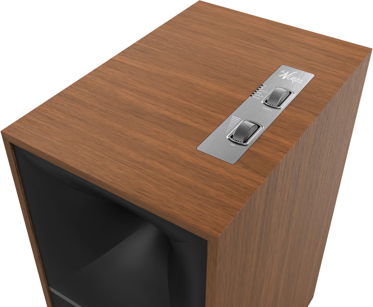 Les enceintes Klipsch The Nines sont fabriqués à la main et en bois véritable.