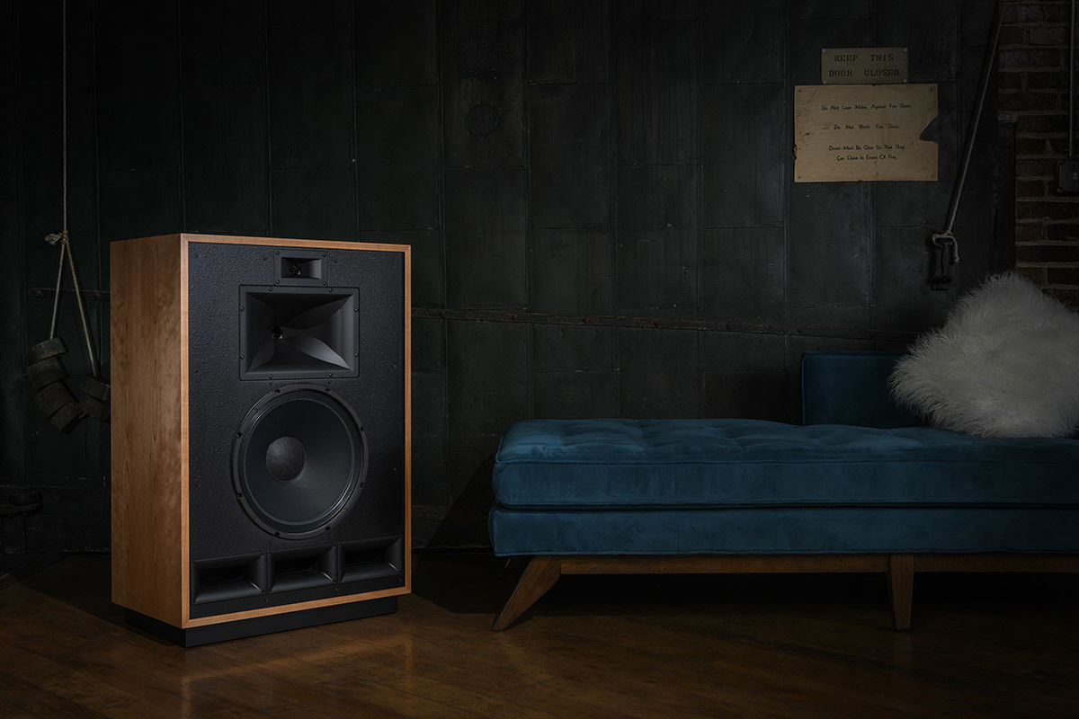 Les enceintes klipsch cornwall IV intègrent une toute nouvelle compression médium K-702, doté d'un diaphragme en polyimide offrant plus de détail et une dynamique encore plus importante