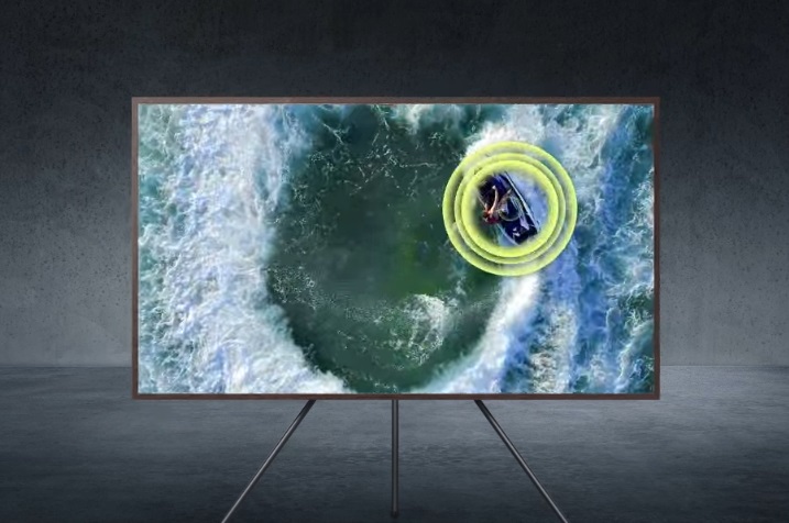 Le téléviseur Samsung TQ85LS03B offre la technologie sonore OTS.