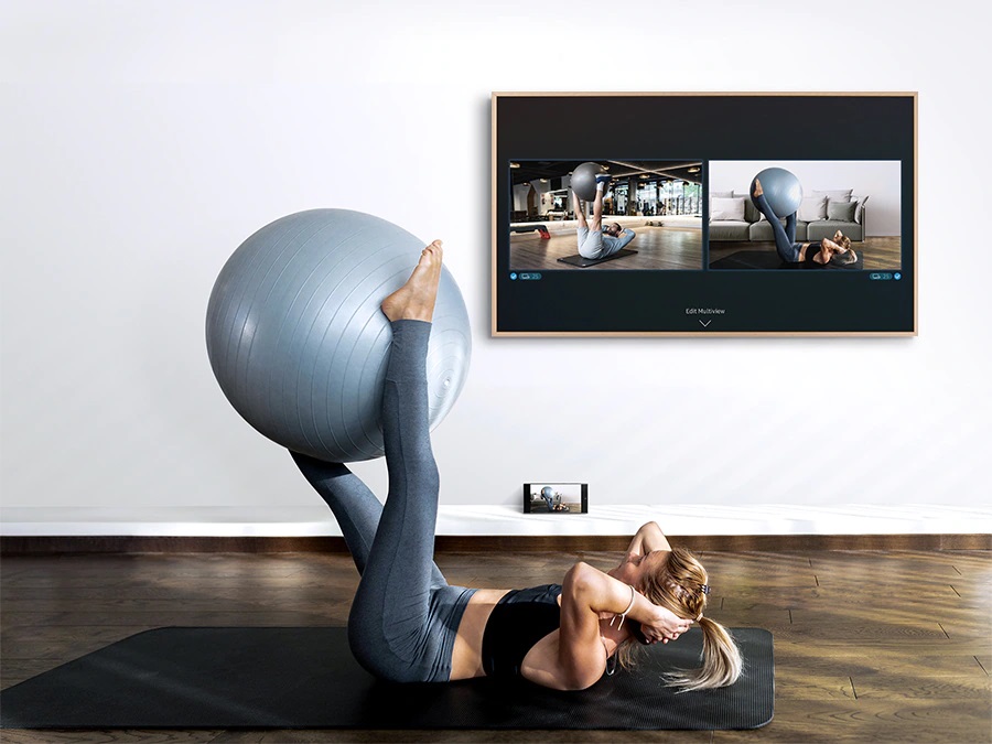 Vous pouvez connectez facilement votre smartphone au Samsung TQ85LS03B.